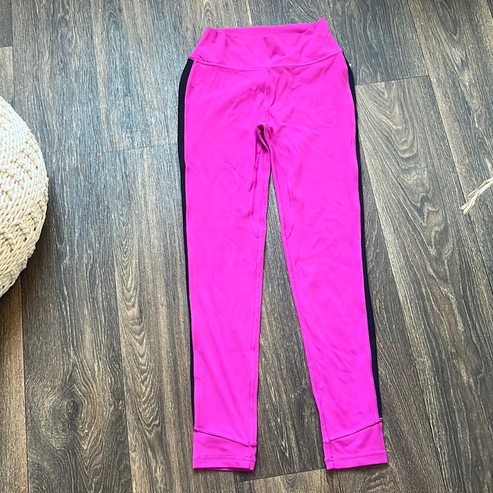Stori. Intro Tight in Fuchisa